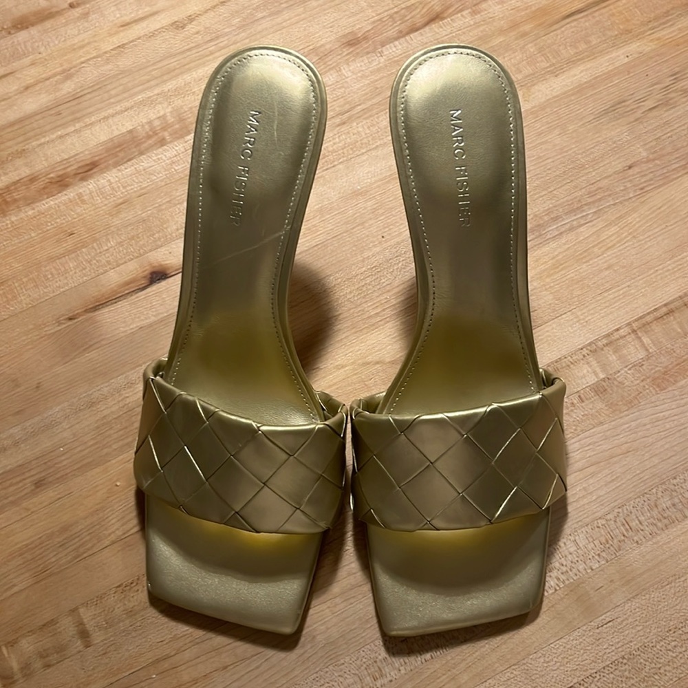 Marc Fisher Gold Heels 3inch